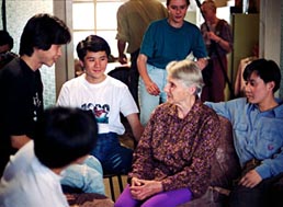 Eva im Kreise der Familie